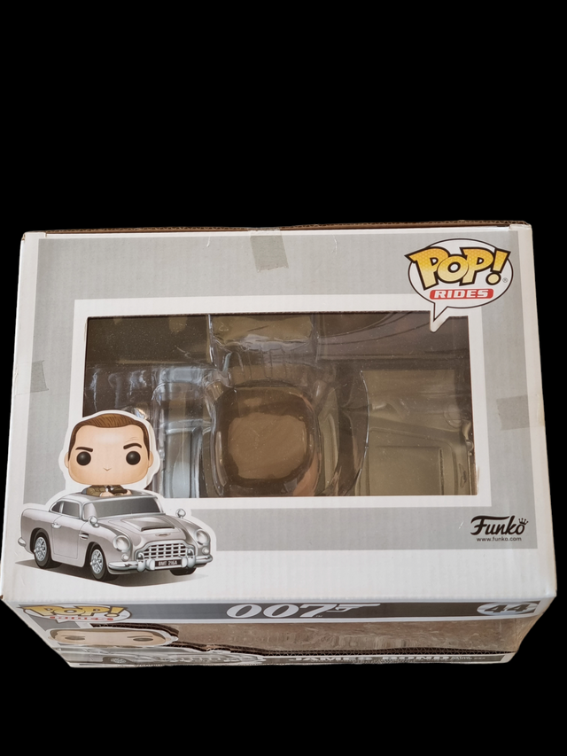 007 - James Bond with Aston Martin DB5 44